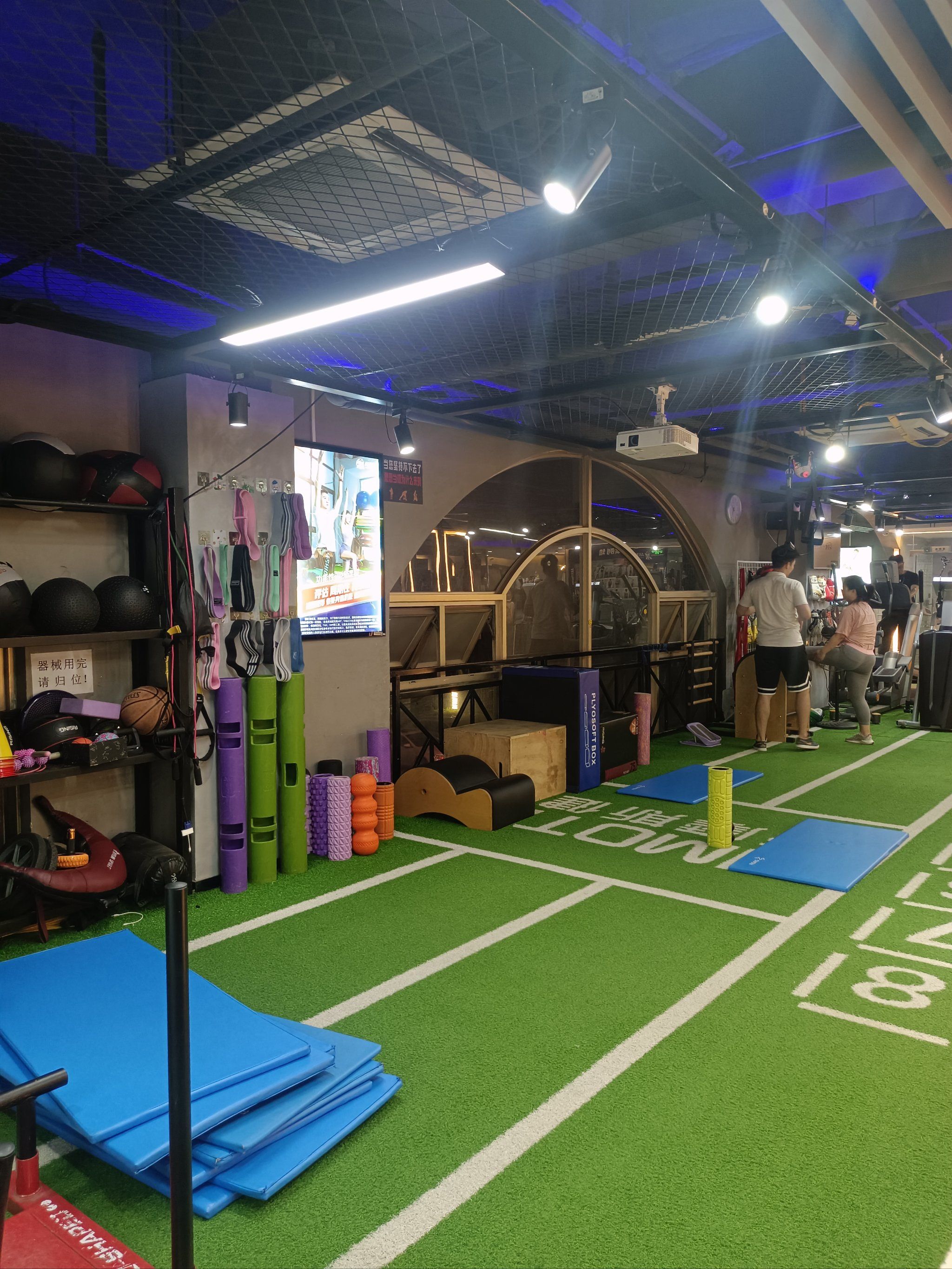 kpl联赛直播 -包含费耶诺德训练开放日，冲刺阶段内部沟通引欢呼，足总杯在即，更衣室氛围转暖的词条